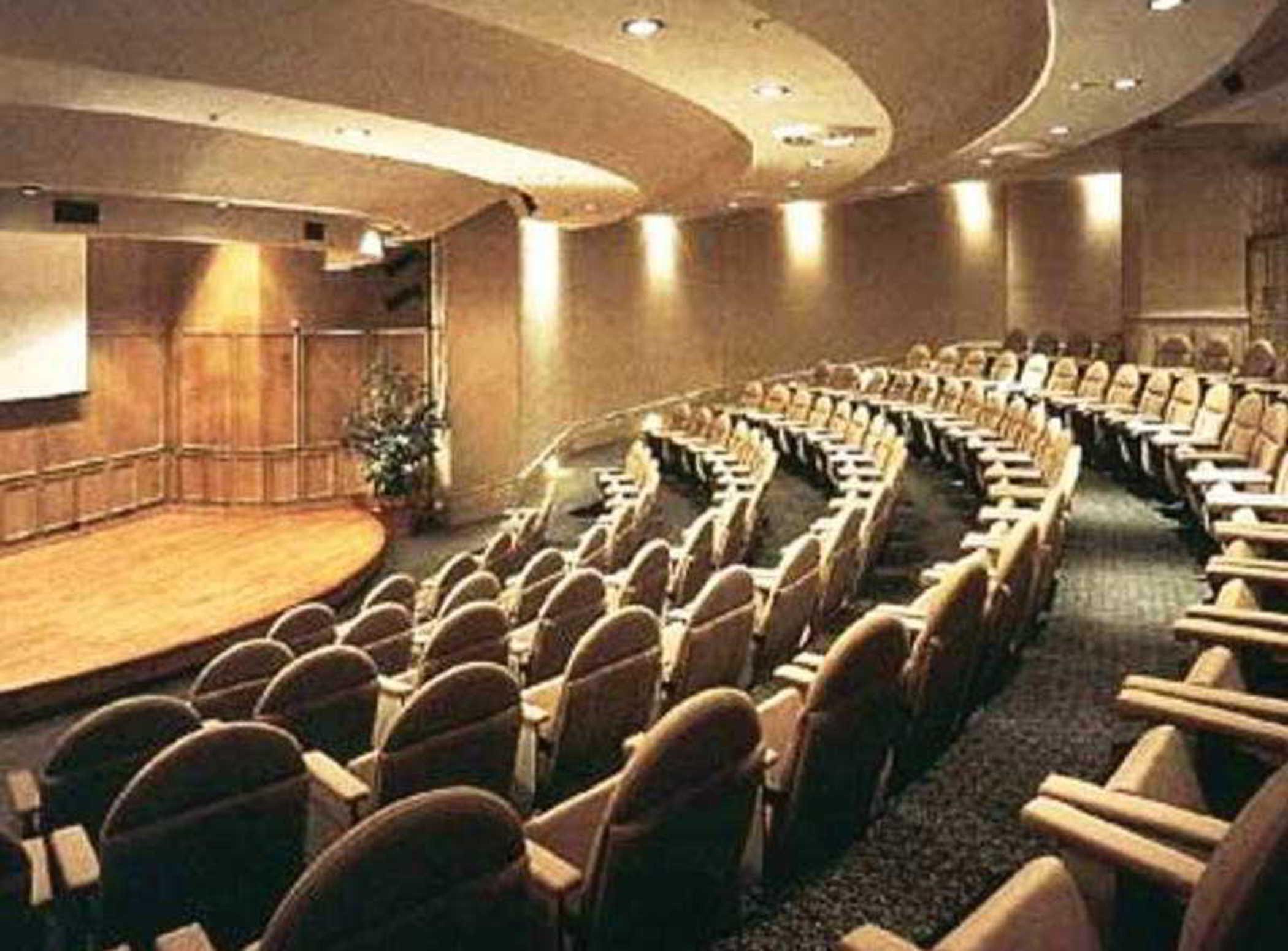 Grand Isla Navidad Golf & Spa Resort With Marina Barra de Navidad Eksteriør bilde The auditorium at the Center for the Arts