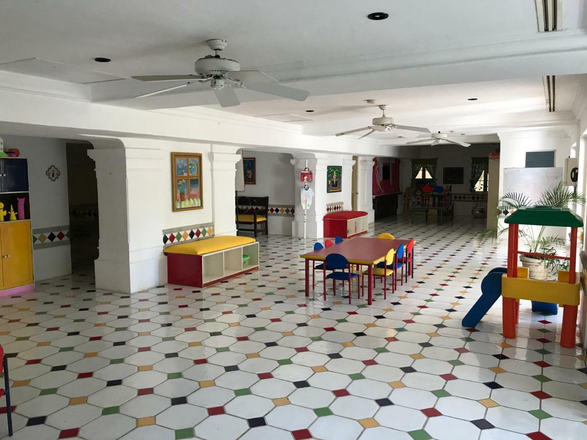 Grand Isla Navidad Golf & Spa Resort With Marina Barra de Navidad Eksteriør bilde The interior of the school