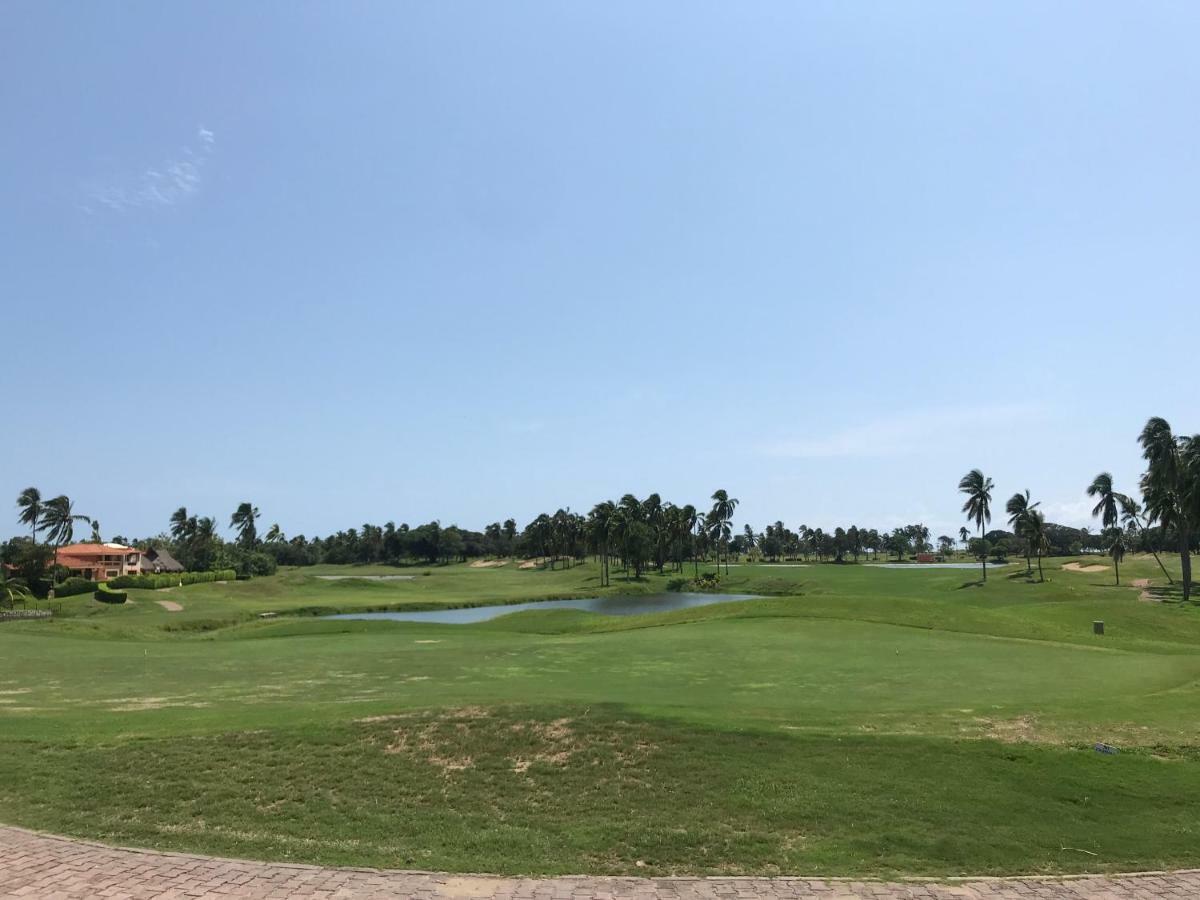 Grand Isla Navidad Golf & Spa Resort With Marina Barra de Navidad Eksteriør bilde Golf course in Punta Cana